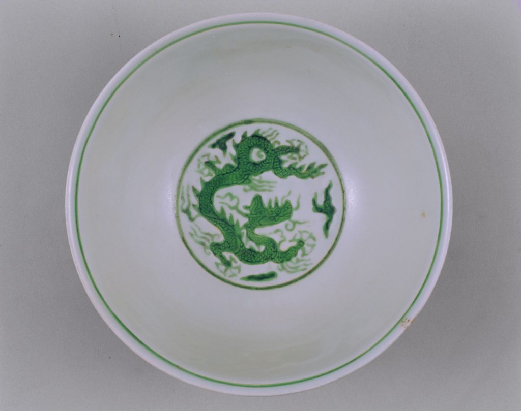 图片[2]-White glaze carved sea water green cloud dragon bowl-China Archive